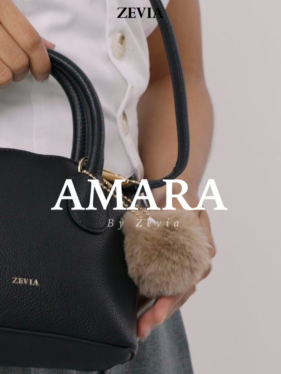 OOTD’s sweetest highlight — Amara bag! 🎀 Cute, comfy, and complete with its adorable pom-pom charm ✨ #ZeviaAmara #OOTDInspo #ZeviaStyle #cutebagalert 