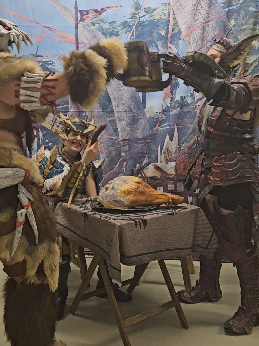 Should we do it again? Zinogre @Space  Rathalos @Laura | sovncosplay  #monsterhunterworld #cosplay #meme #mh #monsterhunter 