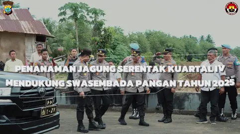 🌽 Polri Peduli Ketahanan Pangan! 🇮🇩 Kapolresta Manado Kombes Pol Irham Halid, S.I.K. ikut ambil bagian dalam penanaman jagung serentak Kuartal IV dan peresmian Gudang Ketahanan Pangan Polri, yang digelar secara nasional dan dipimpin langsung oleh Kapolri Jenderal Polisi Listyo Sigit Prabowo. Kegiatan ini menjadi wujud nyata dukungan Polri terhadap program swasembada pangan nasional tahun 2025, sekaligus memperkuat kemitraan dengan masyarakat melalui pemanfaatan lahan produktif. Langkah konkret menuju ketahanan pangan, kesejahteraan petani, dan kemandirian bangsa. 💪🌱 #PolrestaManado #PolriPeduliPangan #KetahananPanganNasional #SwasembadaPangan2025 #KombesPolIrhamHalid     