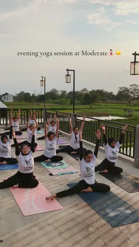 what a beautiful yoga session to end the day #yoga #yogablitar #blitar24jam #yogapose #foryoupage 
