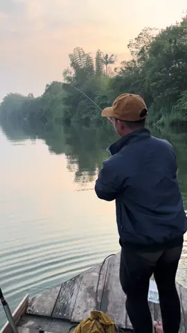 Casting Ikan Raja Mocel 🤣 #septianpancing #castingersaltwaterjogja #mancing #mancingmania #fishing 