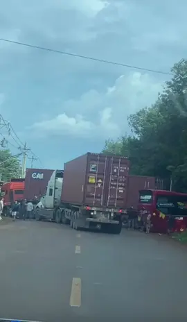 Từ từ thôi mấy anh ơi chiếm hết cái đường luôn rồi 🌚#viral #93binhphuoc #xekhachvietnam 