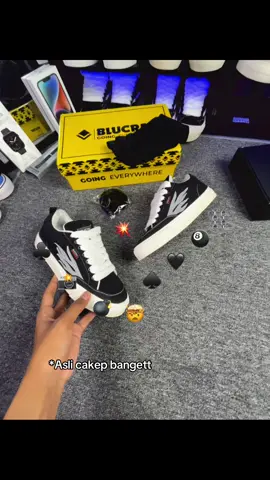 Serius ini rekomen banget buat kalian yg cari sepatu BW dan ada reflective nya, dapet free kaos kaki dan tali cadangan pula #sepatu #sepatureflective #sepatusneakers #sepatucasual #rekomendasisepatu 