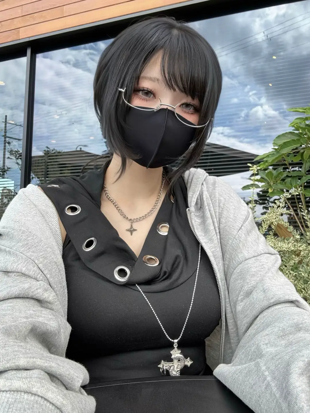 結んでるのと下ろしてるのどっちがいいかな!#gibous 