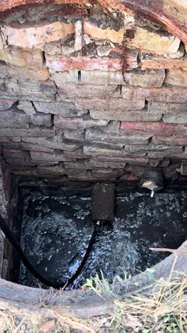 Гидродинамическая прочистка труб канализации.Прочищаем старую чугуную трубу .#прочисткаканализации #гидродинамическаяпрочистка #устранениезасоров 