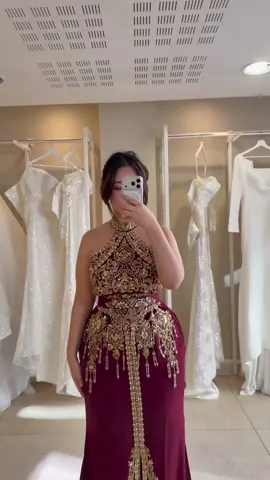 Modèle «Anfel» disponible en location ✨ taille disponible 34-48 #robe #mariage #fyp #pourtoi #weddingorganizerjakarta                                    📸 : oriental_couture     