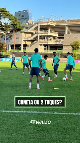E AÍ, CANETA DO MILITÃO NO RODRYGO OU O ZAGUEIRO DEU MAIS DE UM TOQUE? 😂 #canalwamo #tiktokesportes #seleçãobrasileira 