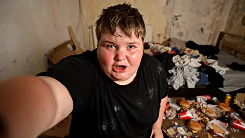 Yo tik tok hält mich klein Leute. Ich hab 3 strikes.. meine Mission geht bei „ @AngyBoy „ weiter! Folgt mir! #fyp #viral #tiktok @