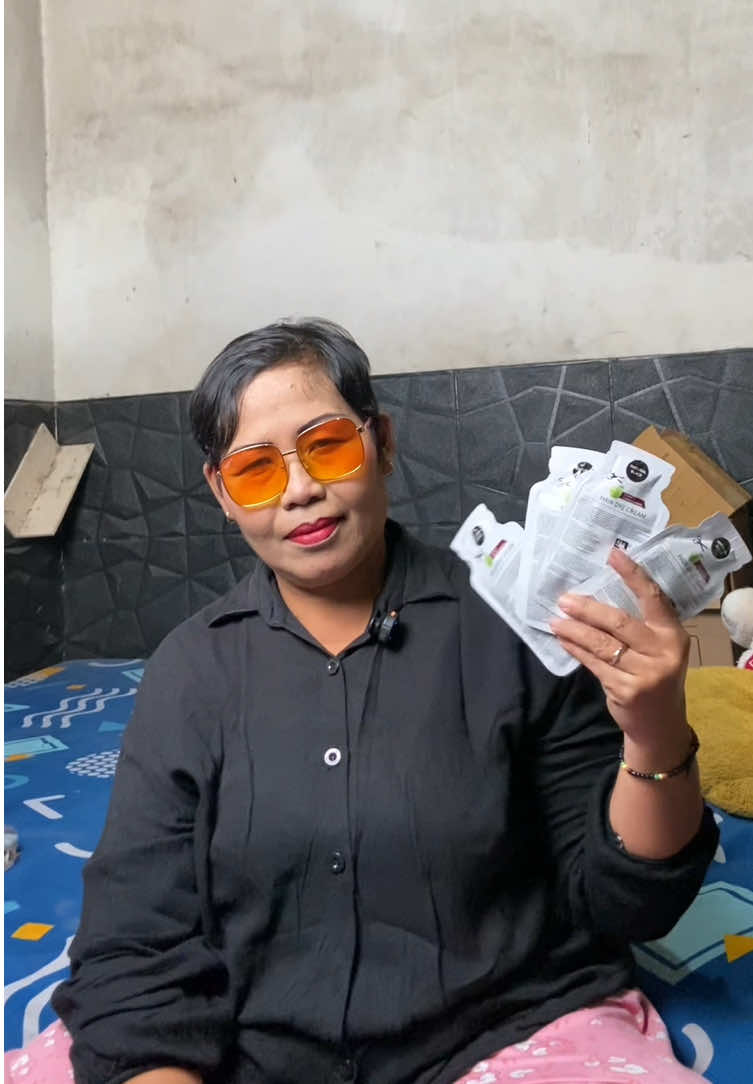 ✨ Hair Dye Cream – Pewarna Rambut Praktis & Aman untuk di Rumah ✨ Ubah warna rambut kamu kapan pun tanpa harus ke salon! Krim pewarna rambut ini mengandung formula lembut, tanpa amonia, dan kaya vitamin yang membuat rambut tetap lembut & tidak kering setelah diwarnai 🌈 #HairDyeCream #PewarnaRambut #HairColor #RambutBerwarna #SalonRumahan          