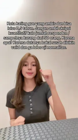 Alasan data dengan responden di bawah 50 sulit memenuhi asumsi normalitas (susah normal) berkaitan erat dengan prinsip dasar statistik, khususnya hukum probabilitas dan ukuran sampel. Semakin kecil jumlah responden, semakin besar kemungkinan datamu menyimpang dari distribusi normal, karena: - Distribusi belum stabil - Rentan outlier - Tidak cukup data untuk membentuk pola simetris alami 📌 1. Ukuran Sampel Kecil → Distribusi Belum Stabil Ketika jumlah responden masih sedikit (misalnya < 50), variabel acak belum 