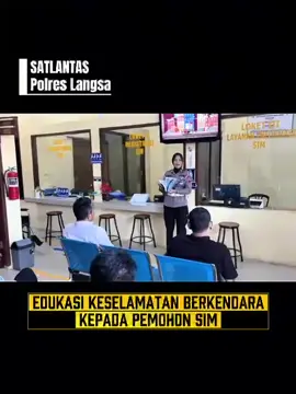 Memberi edukasi keselamatan berkendara kepada pemohon sim