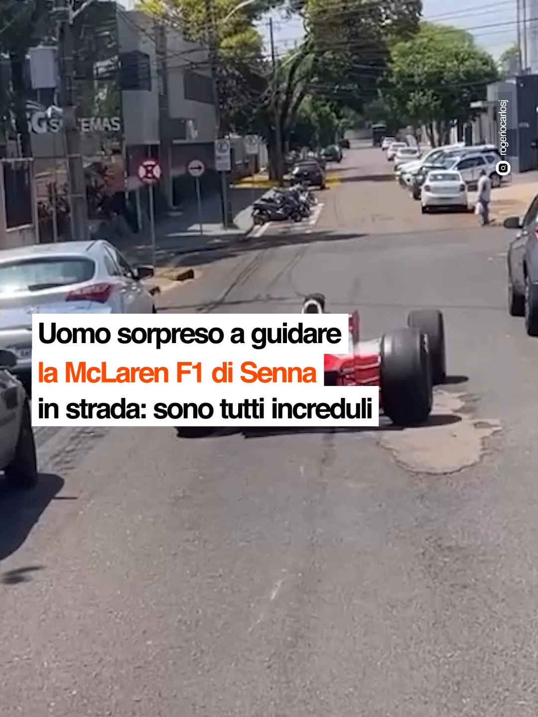 Il video dell’uomo sorpreso a guidare la McLaren F1 di Senna in strada: sono tutti increduli 😱 Una scena quasi inimmaginabile, forse ai limiti della legalità, perché era a bordo di una vettura non conferme alle regole canoniche. Va da sé che quel video è diventato anche virale.  E una risposta a uno dei tanti post l'ha data anche l'account ufficiale del profilo ‘X' della fondazione Senna, che in Brasile fa un lavoro straordinario. Chi gestisce l'account ha risposto: 