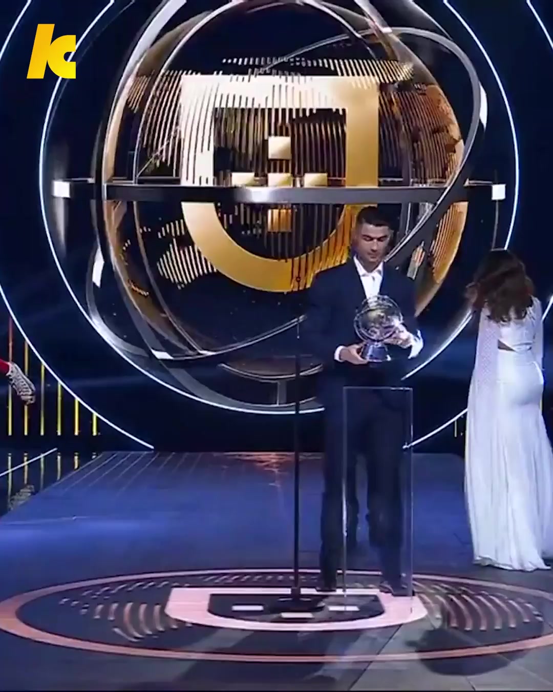 كريستيانو رونالدو يعترف بشيء غريب أثناء تكريمه.. ما الذي كان يخيفه؟ 😨🏆