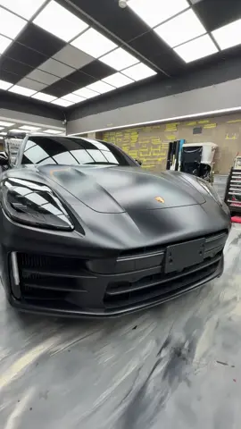【  Porsche   Panamera  】 施工項目： 全車霧面透明保護膜貼膜 『消光犀牛皮』 🔸 螢幕保護膜 - 霧面 選用膜料：最高規格TPU-Paint Protection Film細紋修復漆面保護膜(俗稱:犀牛皮) ✅在犀牛皮的保護下，可以使漆面防飛石、抗UV、隔離髒污、高保護性、高光澤亮度，修復塗層能使膜面在產生細紋、螺旋紋的狀況下遇熱修復 🚩 3M 台北授權指定施工店家 🚩 #秀卡司國際車體貼膜 📢絕對優勢 ✅高效率專業團隊、豐富的施工經驗 ✅最頂級穩定的車膜、完善的售後服務 ✅ 給您不同以往最專業的貼膜體驗 ✅ 專業施工、價格合理 ✅ 品質至上、服務至上 『全省到府拖車服務』     『完善的售後服務』 『專業熟練的施工經驗』 『讓您的愛車始終如新』 地址：台北市北投區大業路35號（TOYOTA陽明廠對面） 營業時間：9 : 00AM ~ 19 : 00PM ( 週日公休 ) 預約專線：0955-219-213 ( Andy ) 官方LINE：@rck8265g（記得加@）  #保時捷貼膜 #Panamera  #Macan貼膜  #Cayenne貼膜             ​                   