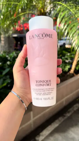🔥 💧✨️𝐓𝐎𝐍𝐄𝐑 𝐋𝐀𝐍𝐂𝐎𝐌𝐄 𝐇𝐎̂̀𝐍𝐆 𝐓𝐎𝐍𝐈𝐐𝐔𝐄 𝐂𝐎𝐍𝐅𝐎𝐑𝐓 - TONER LANCOME MẪU MỚI NHẤT -  ĐẬM ĐẶC HƠN GẤP 3 LẦN 400 ml Da Thiếu Nước Hanh Khô Bôi Em Này Lên Cảm Giác Mịn Mướt Ngay Được, Thoa Đến Đâu Thấm Đến Đấy💃 💪 Cấp ẩm sâu, se lỗ chân lông và làm sáng thì em này đứng top. Hôm nào lười em rửa mặt xong là vỗ mỗi em này thay dưỡng đó ạ. ‼ Da thiếu nước nên thường bị căng, bong tróc, trang điểm không ăn phấn. Thậm chí dễ bị lão hóa xuất hiện các nếp nhăn. Bản mới cải tiến hơn so với mẫu cũ : ✔️Đậm hơn với gấp 3 lần tinh chất HA căng mịn da. ✔️Dưỡng ẩm đến 24h thẩm thấu trong da. ✔️Với 100% tinh chất hoa hồng tự nhiên, chị em sẽ ngửi thấy mùi thơm của hoa hồng trong mẫu mới này. Zá #7xx 