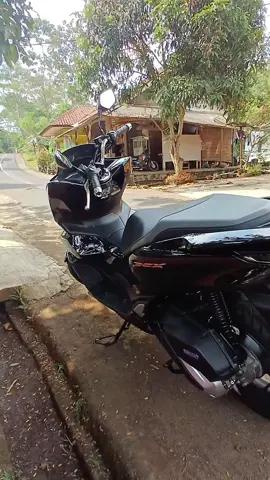 Hari ini kita nongkrongnya di sini ya nDut, lama ga ketemu Abah...  penggemar JAER NILA, tau donkkk ini dimana.... 😆😆🫣😉😉 #jaernilacangkore  #myHyougaleri❤️ 