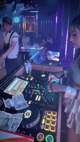 Quẩy trên beat của vinahouse 🤨 #CapCut #xuhuong #trending #nhatban 