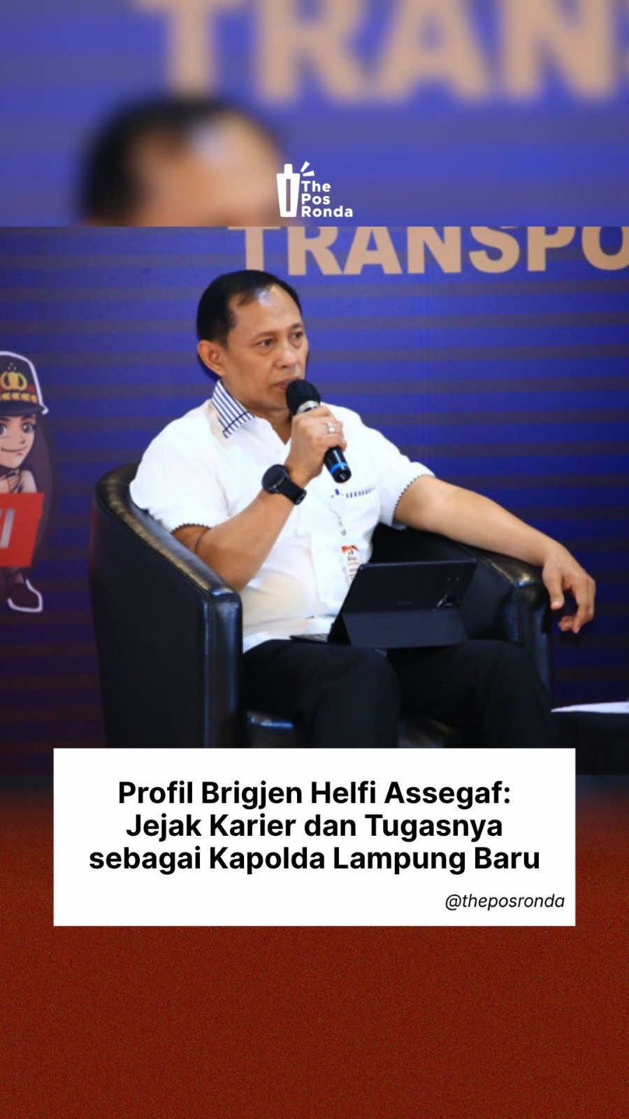 Brigjen Helfi Assegaf, lulusan Akpol 1995, resmi menggantikan Helmy Santika sebagai Kapolda Lampung. Dengan latar pengalaman di bidang reserse dan intelijen, dia diharapkan mampu menghadapi tantangan keamanan di Lampung, mulai dari perbatasan hingga kejahatan jalanan. Dari pos ronda: semoga kehadirannya menghadirkan keamanan bagi masyarakat Lampung. #KapoldaLampung #HelfiAssegaf #ProfilKapolda #Polri #PosRonda