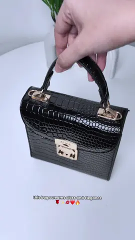 Elegance in simplicity. 💫#pasticeka #fyppppppppppppppppppppppp #taslokalwanita #taswanita #slingbag 