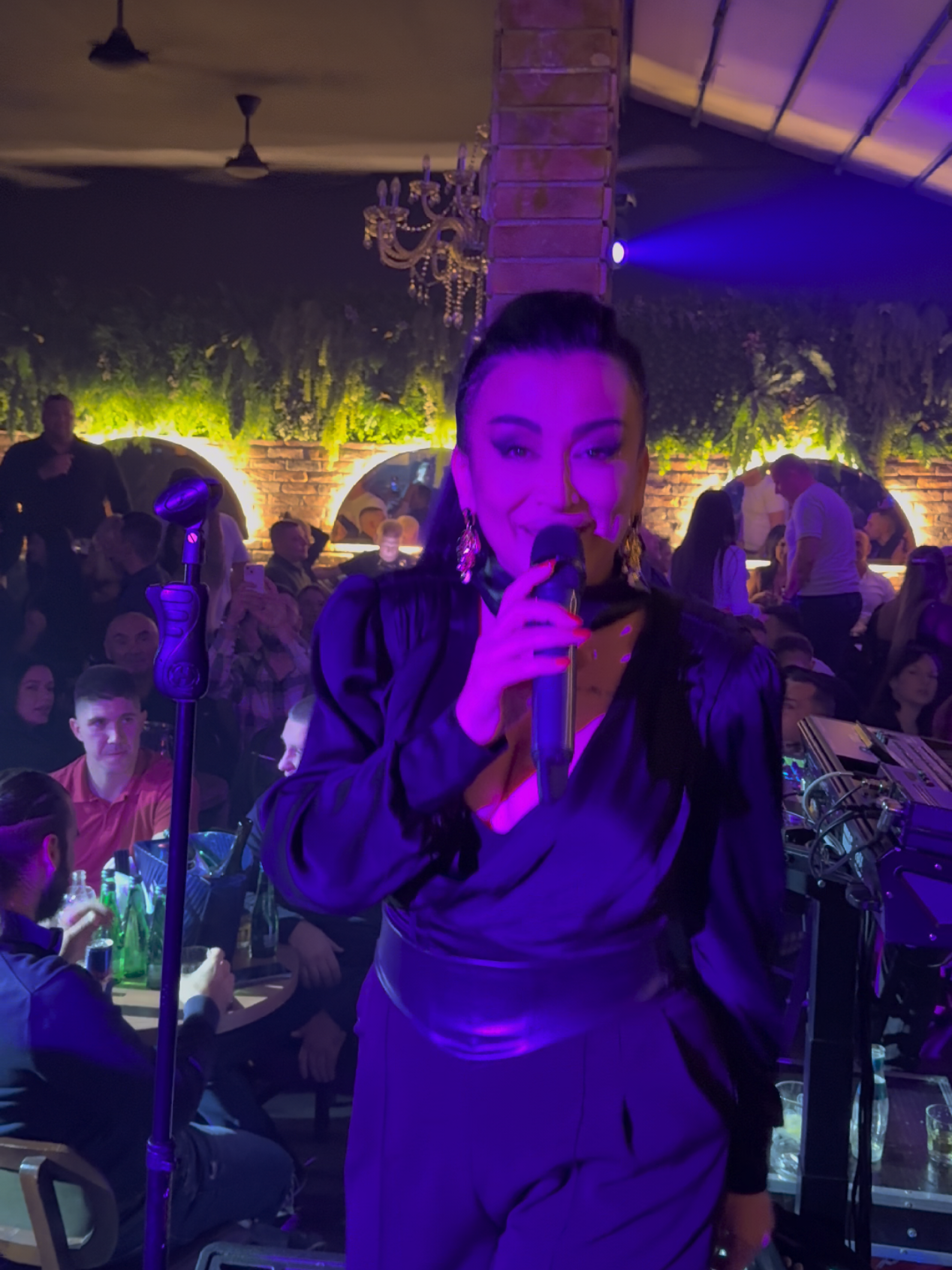 Andreana Cekic Kraljica u zlatu uzivo Klub Narodnjaka Beograd #andreanacekic #kraljica #balkanmusic #uzivo #nastup 