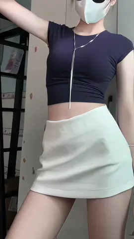 Chân váy ngắn cạp trễ - chân váy trơn basic #chanvayngan #chanvaycaptre #chanvayxinh #thoitrangnu #xuhuong 