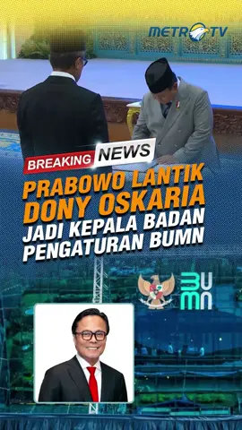 Presiden Prabowo Subianto melantik Dony Oskaria menjadi kepala Badan Pengaturan Badan Usaha Milik Negara (BP BUMN) di Istana Kepresidenan, Jakarta, Rabu (8/10). #MetroTV #tiktokmetrotv #beritaviral #metrotvnews #terkini #tiktokberita #PrabowoSubianto #Pelantikan #BUMN #donyoskaria #BPBUMN #istanakepresidenan #Jakarta