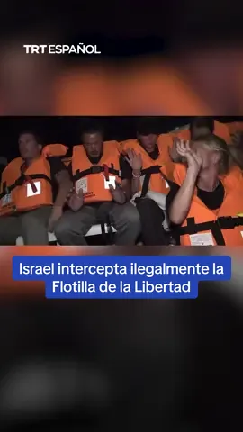 Las fuerzas israelíes interceptaron ilegalmente en aguas internacionales, a unos 222 kilómetros de Gaza, la Flotilla de la Libertad con destino al enclave palestino, en las primeras horas del 8 de octubre. Entre las embarcaciones atacadas se encontraba el Gaza Sunbird, parte del Global Freedom Flotilla Coalition, una iniciativa internacional de nueve barcos con el objetivo de romper el bloqueo israelí sobre Gaza y entregar ayuda humanitaria, incluyendo alimentos, medicinas y suministros médicos esenciales. Según la coalición organizadora, la intercepción ocurrió en aguas internacionales, lo que constituye una violación del derecho marítimo internacional. El ejército israelí confirmó que los barcos y sus pasajeros fueron trasladados a un puerto israelí, donde permanecen detenidos hasta su deportación. #trtespañol #parati