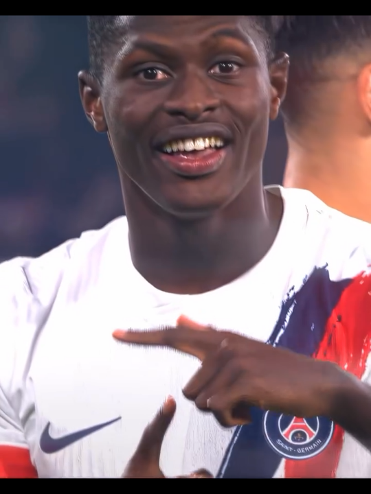 Nuno Mendes freekick 🪄  #psg #nunomendes #portugal #goviral #foryoupage 