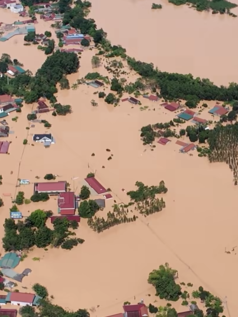 Thương lắm đồng bào ơi! Thôn xóm, bản làng tại Bắc Ninh, Lạng Sơn chìm trong nước lũ sáng 8/10.