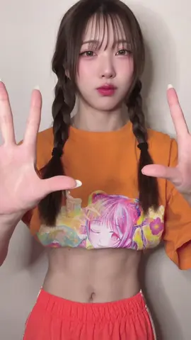 腹筋頑張ったねのちゅーは！？ #八重歯 #腹筋 #腹筋女子 #鎖骨 #筋トレ 