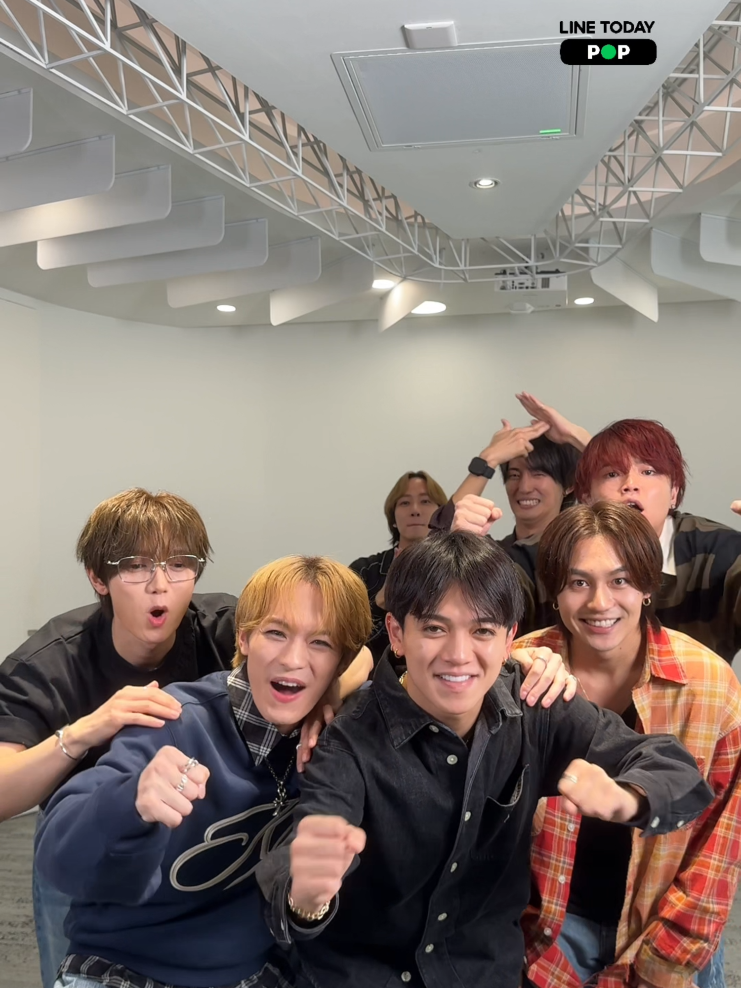 'Travis Japan' กับ Emoji Challenge จะน่ารัก และสนุกแค่ไหนมาดูเลย! อ่านสัมภาษณ์สุด Exclusive จากหนุ่ม ๆ ได้เลย ที่ LINE TODAY POP  👉 https://lin.ee/EB9TRBa #LINETODAYPOP #มากกว่าทุกเทรนด์ป็อป #TravisJapan #LINETODAYPOPxTravisJapan  @travisjapan_capitol