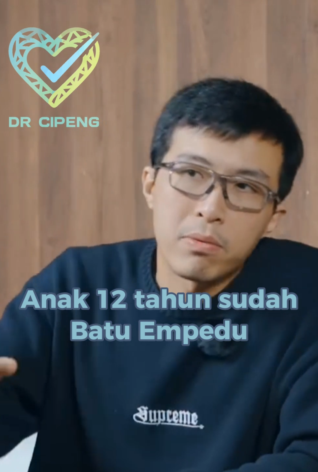 Bahaya Anak 12 Tahun sudah batu Empedu gara-gara makanan ini! |  penyebab batu Empedu dikarenakan kolestrol yang tidak terkontrol, seperti banyak makan gorengan, ayam goreng yang mana makanan ini sangat digandrungi di Indonesia oleh karena itu mari kita kurangi makanan yang memiliki kolesterol tinggi. #drcipeng #dragung #drtirta #batuempedu #kolesterol #gorengan #promomakan1010 