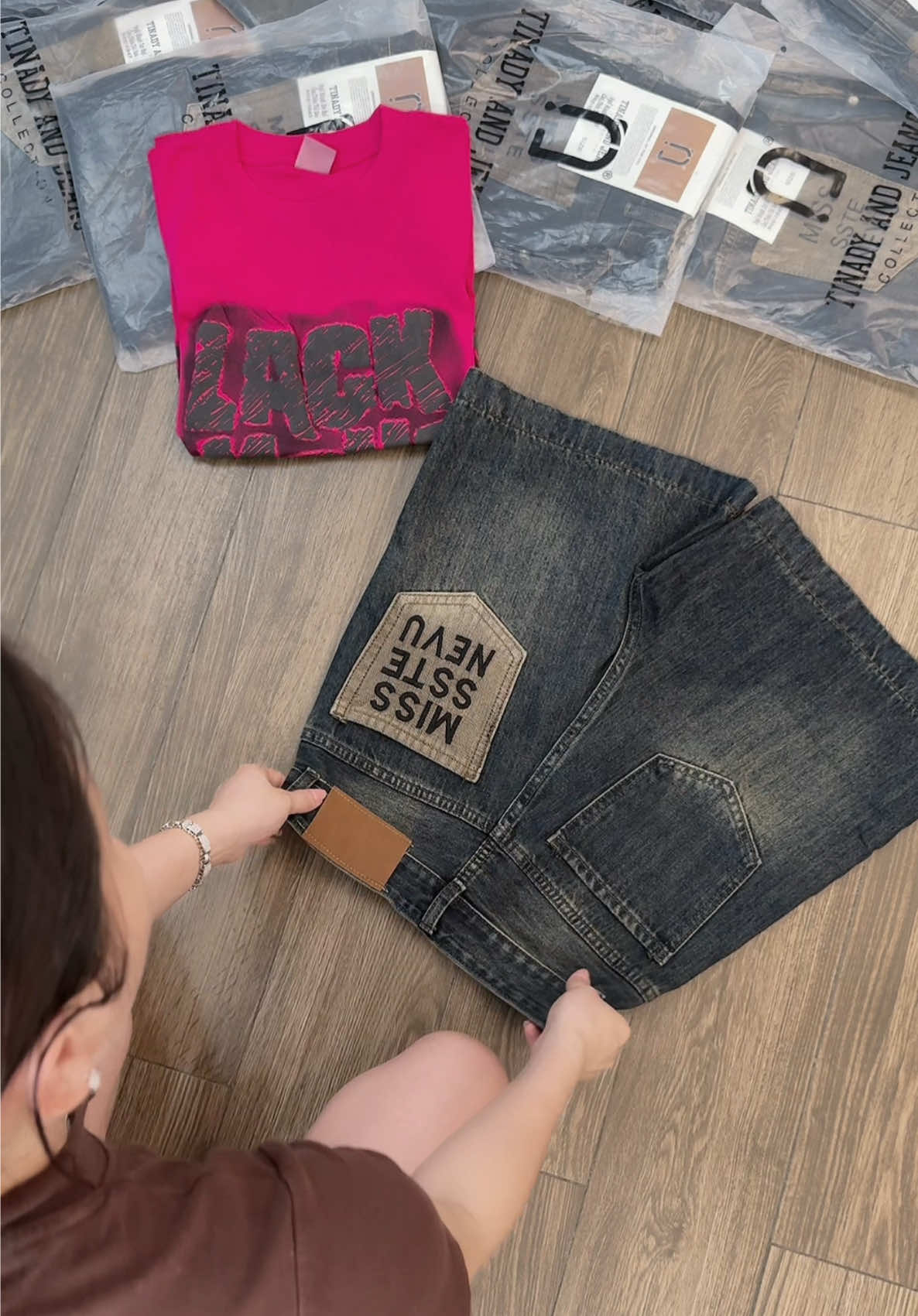 Áo thun nữ from vừa co giãn. Quần jean ngố chữ a thêu chữ #aothun  #aothunnuxinh  #jeans  #ngọcđàoclothing  #xuhuong 