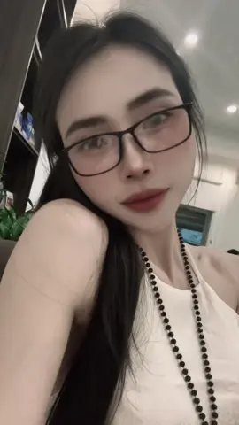 Tôi sinh ra không ở vạch đích nhưng tôi luôn cố gắng tiến lên bằng cả năng lực …. Cho dù có không tới được đích thì cũng không để tụt xuống dưới điểm xuất phát 😎 Tại vì tôi yêu bình yên tôi không bon chen không hối hả trong lòng yên ả 🍀 vì thế tôi không tham vọng. được là mừng không được thì vẫn vui vẫn là chính mình ☺️😘  Cố gắng tốt lên hàng các bạn nhé 🍀