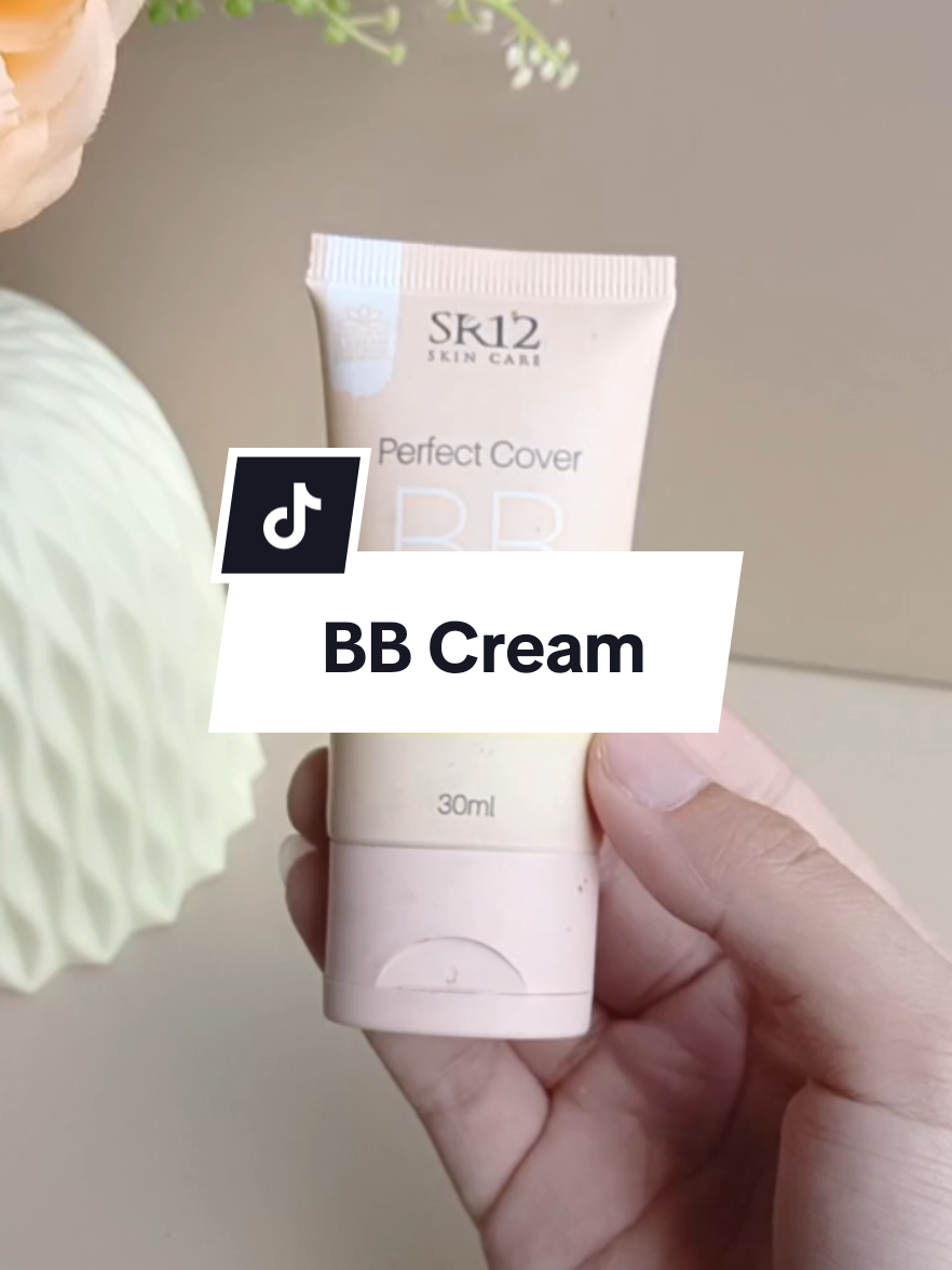 Kulit kusam dan warna kulit tidak merata? Itu artinya kamu harus punya base make up yang satu ini! Perfect Cover BB Cream SR12 jadi solusi paling praktis dan ringan yang bisa kamu gunakan sehari-hari ✨ #alasbedak #bbcream #meratakanwarnakulit #menutupibekasjerawat #makeup 