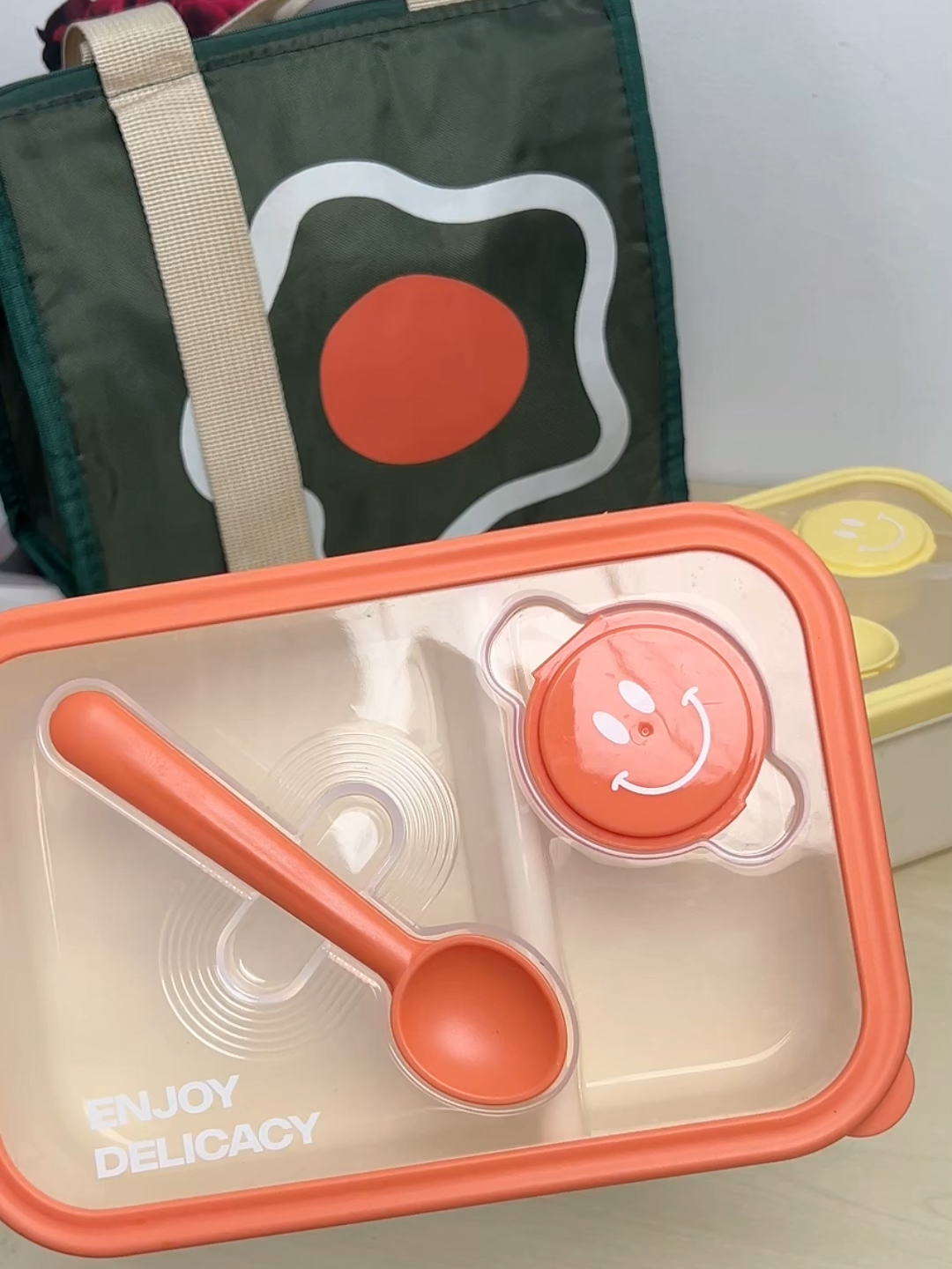 kapan lagi beli tempat makan langsung dapet set alat makan udah gitu harganya murce! #fyp #kotakbekal #tempatmakan #tempatmakanviral #lunchbox