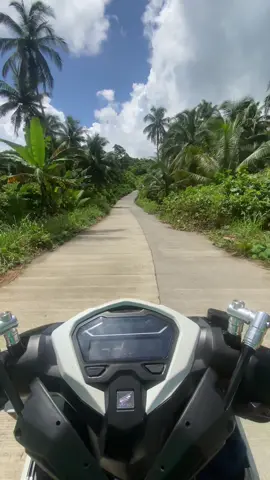 when life hurts, throttle heals❤️‍🩹 . . . . #throttletherapy #rides #click125i #hondaclick #fyp 