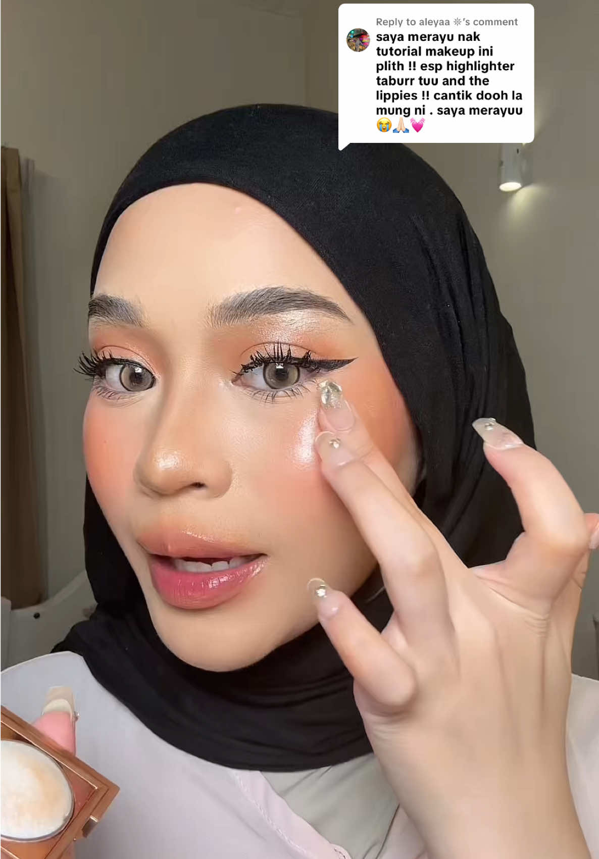 Replying to @aleyaa 𖤓 MAKEUP TUTORIAL GLITTER TABOQ UP!