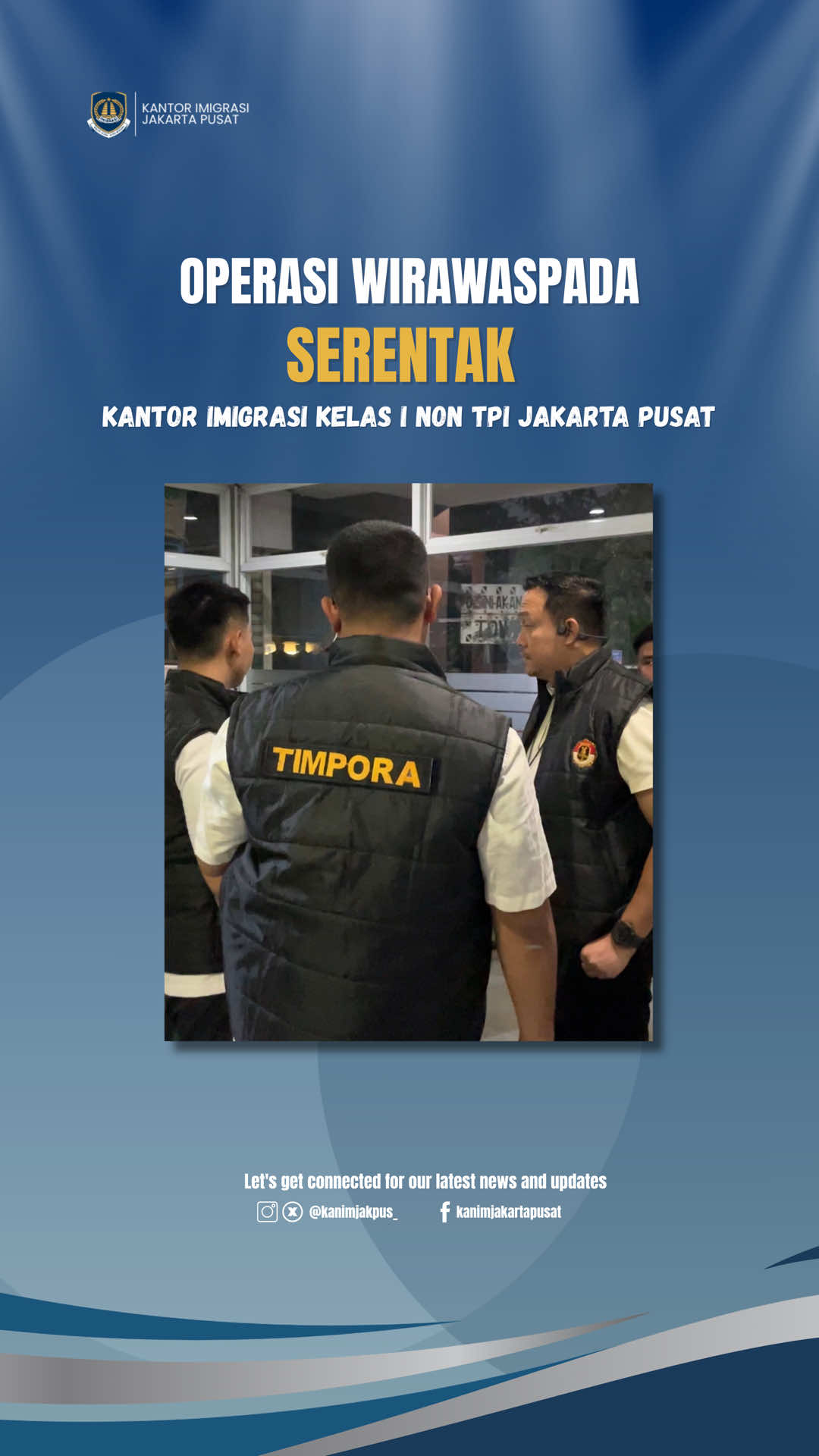 Jakarta, 4 Oktober 2025 — Kantor Imigrasi Kelas I Non TPI Jakarta Pusat melaksanakan Operasi Wirawaspada Serentak pada Sabtu, 4 Oktober 2025, sebagai bagian dari upaya penegakan hukum dan pengawasan terhadap keberadaan serta kegiatan orang asing di wilayah Jakarta Pusat. Operasi kali ini dilaksanakan di kawasan Kecamatan Cempaka Putih, Jakarta Pusat. Petugas Intelijen dan Penindakan Kantor Imigrasi Jakarta Pusat, Kantor Wilayah Direktorat Jenderal Imigrasi Daerah Khusus Jakarta dan didampingi Oleh Kepala Kantor Imigrasi Jakarta Pusat diterjunkan langsung ke lokasi untuk melakukan pemeriksaan lapangan. Dalam pelaksanaan operasi tersebut, Petugas didampingi oleh Keamanan dan Engineering pihak Apartemen mendapati keberadaan dan kegiatan Orang Asing berjumlah 7 Orang Asing berkebangsaan Nigeria dan 1 Orang Asing berkebangsaan Kongo dengan inisial OCC, IWU, CN, UPC, CCE, MM, EU, BA yang diduga melakukan pelanggaran keimigrasian. 8 Orang Asing tersebut kemudian dibawa ke Kantor Imigrasi Kelas I Non TPI Jakarta Pusat guna dimintai keterangan lebih lanjut terkait keberadaan, aktivitas, serta kelengkapan dokumen keimigrasian yang dimiliki. @agusandrianto.id @silmykarim @dirjenimigrasi @ditjen_imigrasi #Paspor #Imigrasi #JakartaPusat 