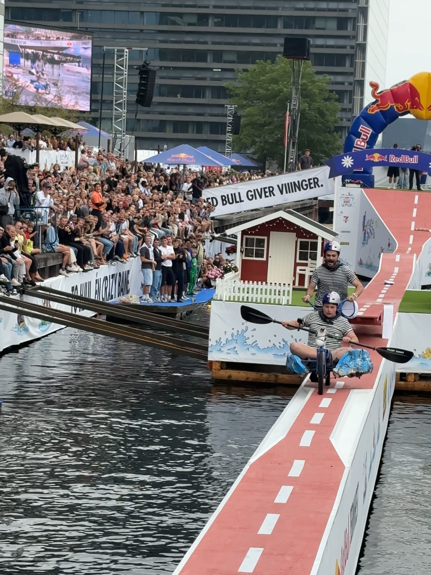out of water and out of control 🛶 #redbull #givesyouwiiings #energydrink #redbullstalenros #redbullsattelfest