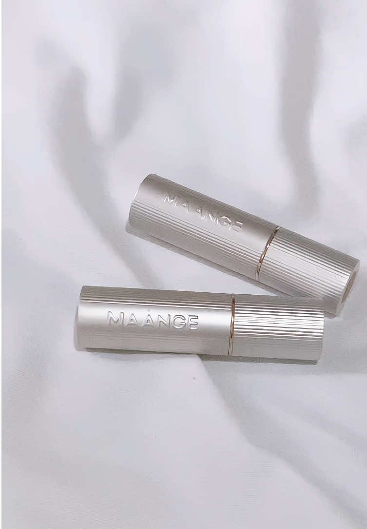 Transfer-proof Maange matte lipstick 🎀💫 #maangelipstick #transferproof #mattelipstick #fyp #trending 