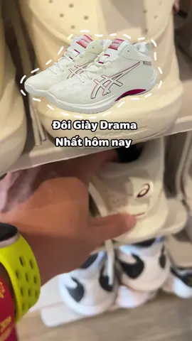 Đôi giày Drama nhất hôm nay gọi Tên GelHoop V17 😂 #pickleball  #thethao  #xuhuong  #mylife  #uyenpikachu  
