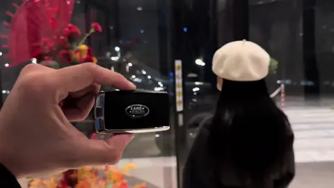 好好努力吧 别到时候她结婚那天你吃的喜酒都是苦的#路虎 #路虎揽胜 