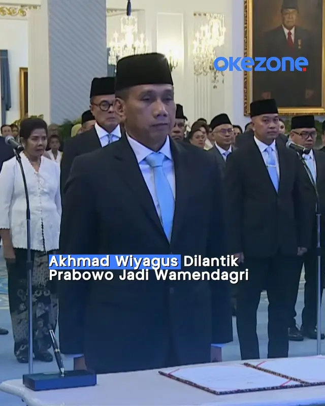 Presiden RI Prabowo Subianto resmi melantik Akmad Wiyagus sebagai Wakil Menteri Dalam Negeri (Wamendagri) di Istana Negara pada Rabu (8/10/2025) hari ini. Pelantikan Akhmad Wiyagus itu dilakukan sesuai pada Keputusan Presiden (Keppres) Nomor 32M tahun 2025 tentang Pemberhentian dan Pengangkatan Menteri dan Wakil Menteri Masa Jabatan Tahun 2024-2029. #okezone #okezonecom #akhmadwiyagus #ReshuffleKabinet #prabowo 