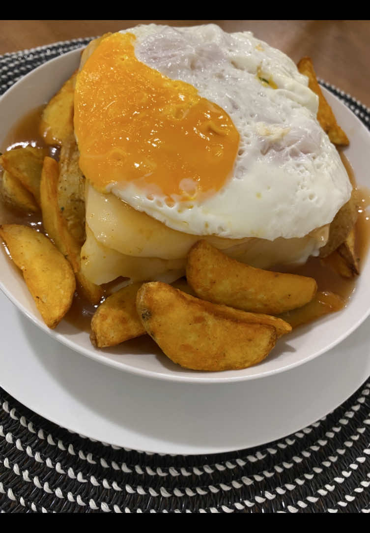Venham comigo preparar… Francesinha 🤤 Beijooooo 😘 #fy #cocina #receita #francesinha #comida 