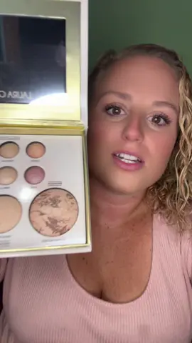 One swipe and I’m in Tuscany 🌅🍷 The Laura Geller Best of the Best Tuscan Dreams palette gives that golden, glowy, “I just came back from vacation” look — no passport needed ✨🇮🇹 #LauraGellerBeauty #TuscanDreams #BestOfTheBestPalette #GlowyMakeup #VacationSkin 