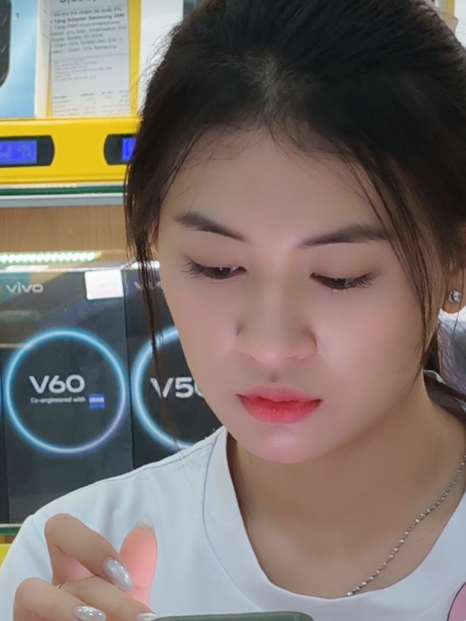 Út điệu gỡ Kính ra nhìn như 