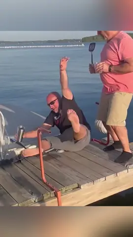 Epic scene of a human failing into water 💦#funny #funnyvideos #funnytiktok #funnymoments #fail 