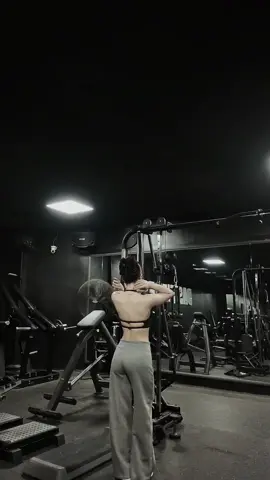 Phần 2: Lịch tập dành cho người mới ( thứ 3 ) lat pull down - seated cable row - facepull - straight arm pulldown- lateral raise ( mỗi bài 4 set 10-12 reps) tạ KHÔNG NHẸ QUÁ #gym #gymgirl #upperday #newbie 
