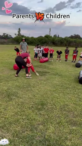 Kids vs parents.The last one was absolutely amazing#football #parentsvskids #funny #vrial #usa  